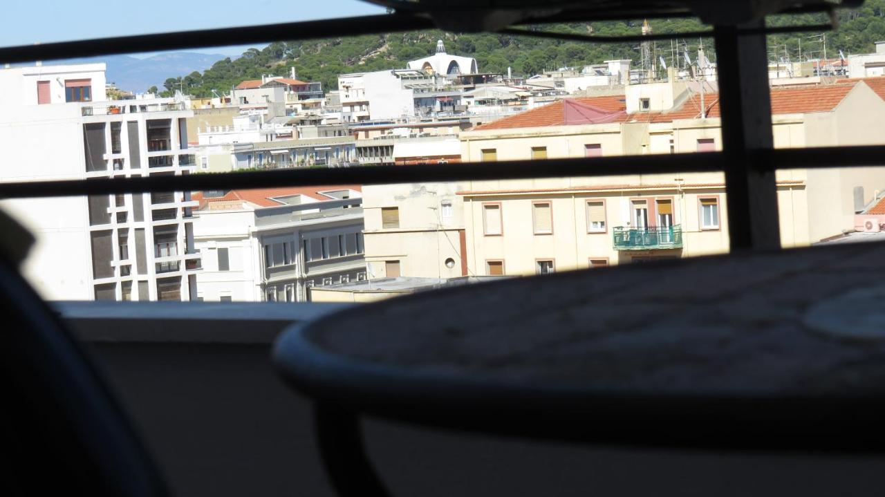 Luna Rossa Rooms カリアリ エクステリア 写真